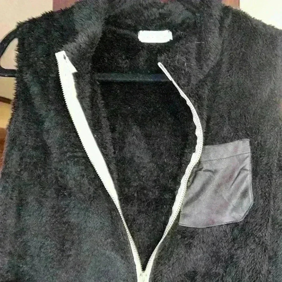 Chic soul black furry vest gold zipper plus sz 2xl - Picture 4 of 5